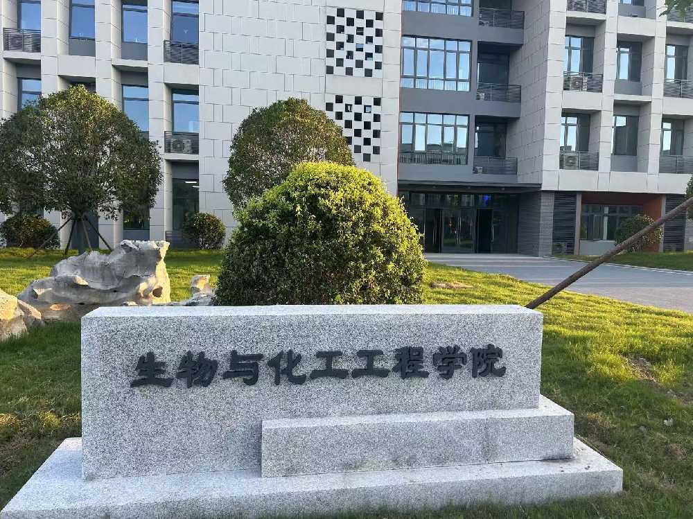 仲巴县扬州职业大学体育场高杆灯项目